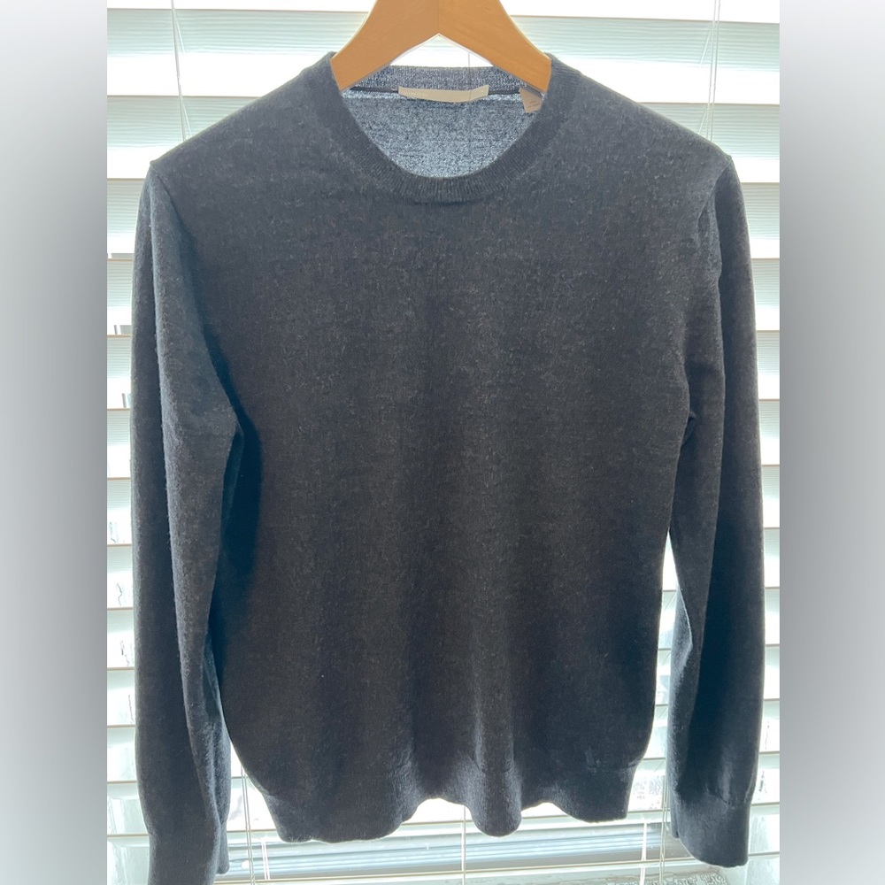 Vince Men’s merino wool sweater . Size M